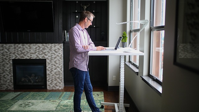 reallywellmadedesks-standing-desk-7349892_640